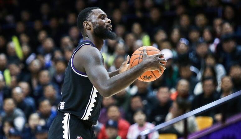 云南男篮外援发挥不佳，球队主教练忧心