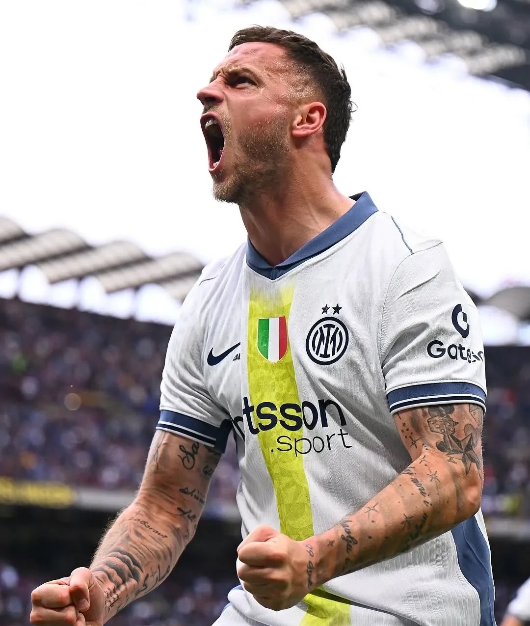 包含卡利亚里遭到连败，球迷心情低落的词条