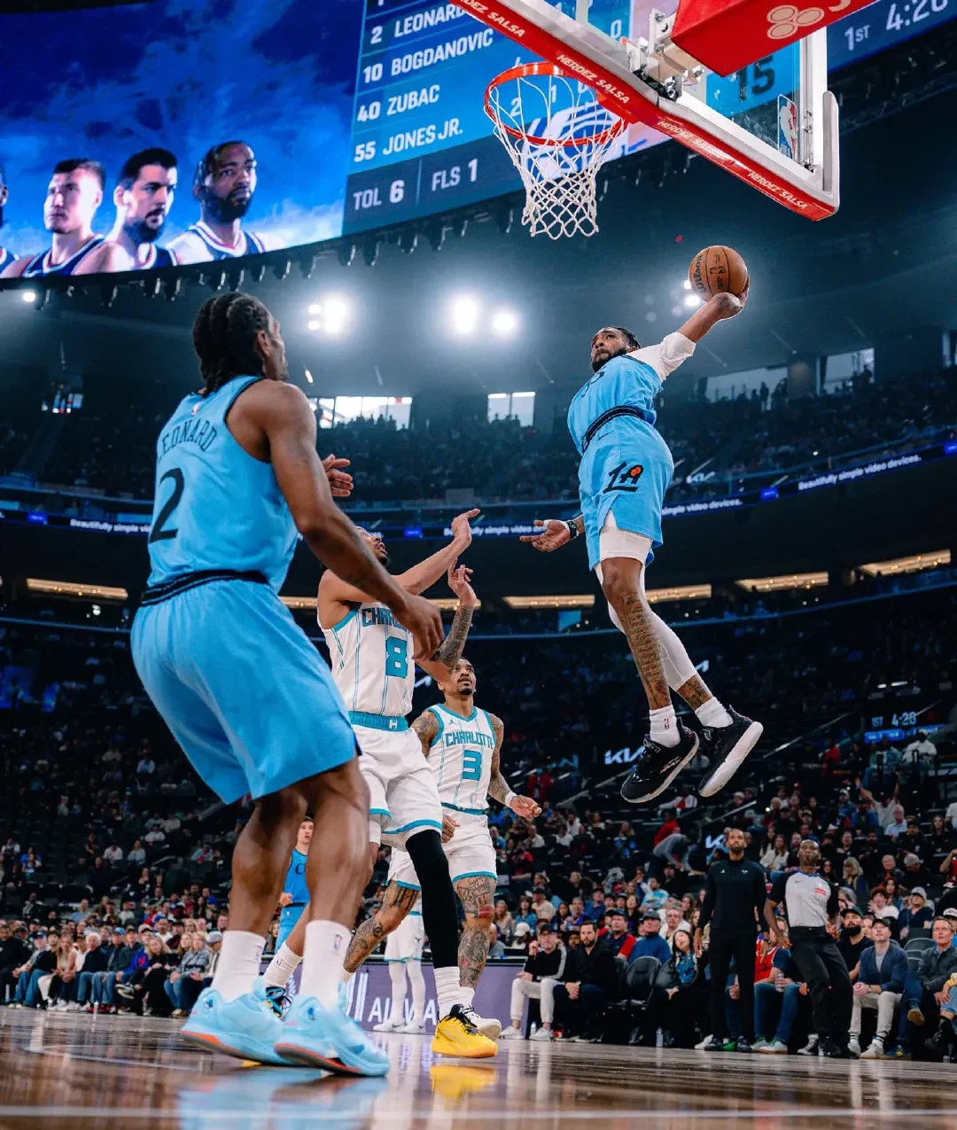 快船客场战胜太阳保持不败