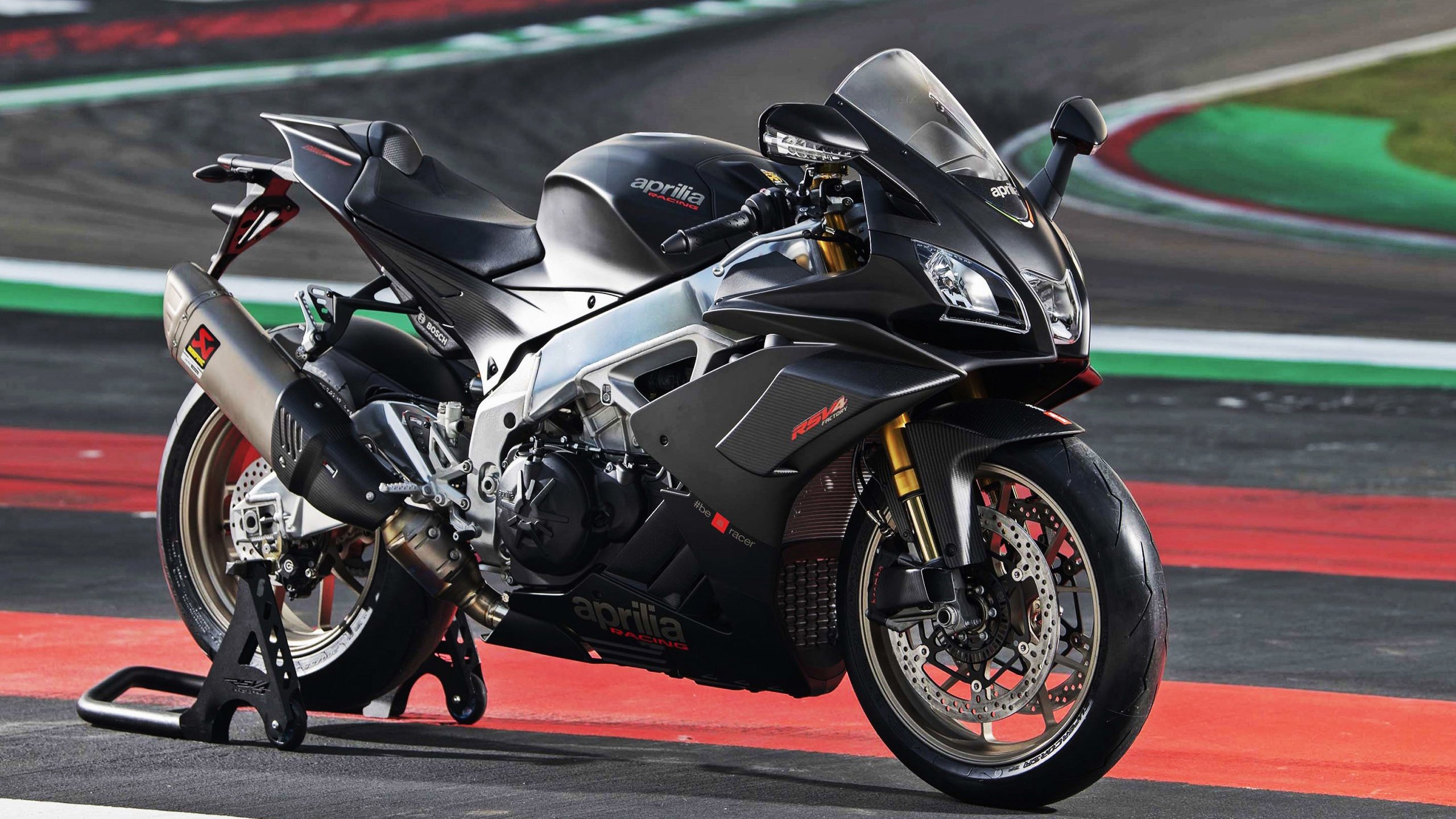 逆境咆哮，灰熊末节风暴翻盘深圳，米切尔化身关键先生主宰赛场